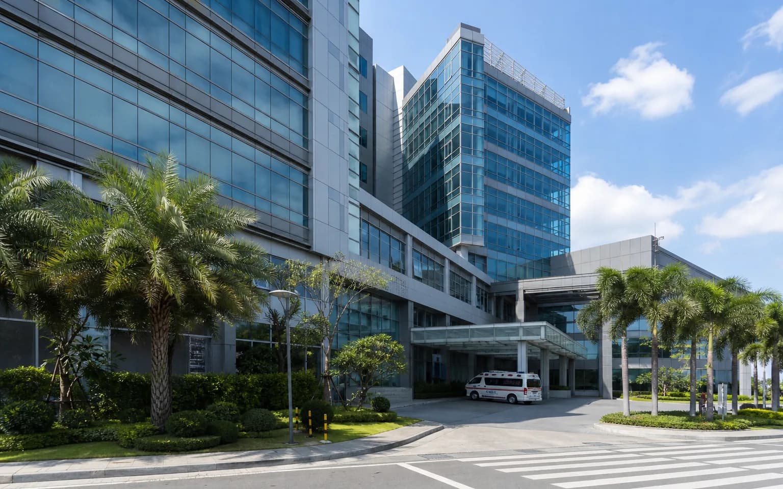 Les grands hôpitaux privés de Manille (St. Luke's, Makati Med) soignent au niveau international